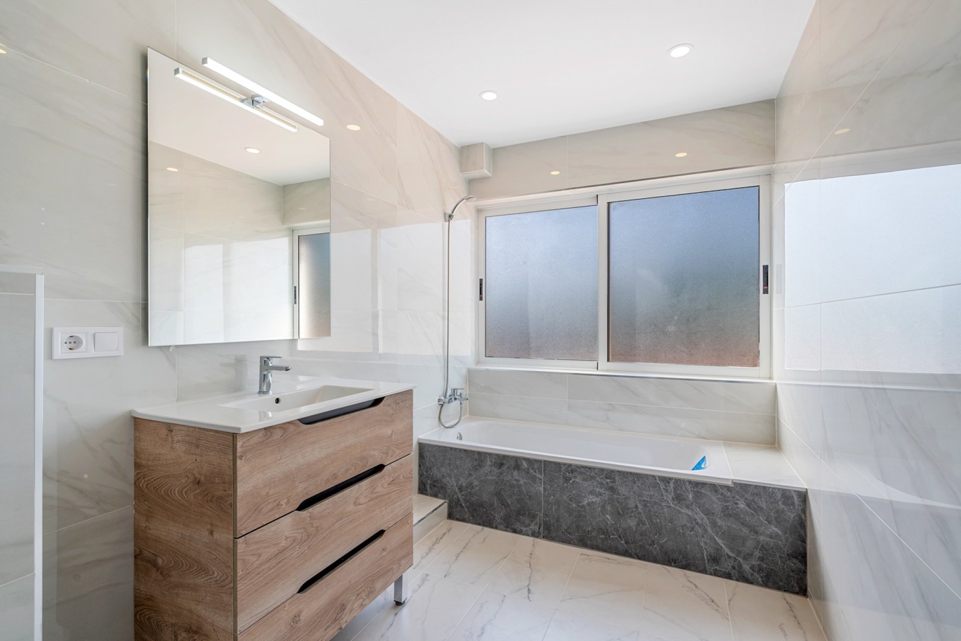 Resale - Villa - Alicante - La Nucía