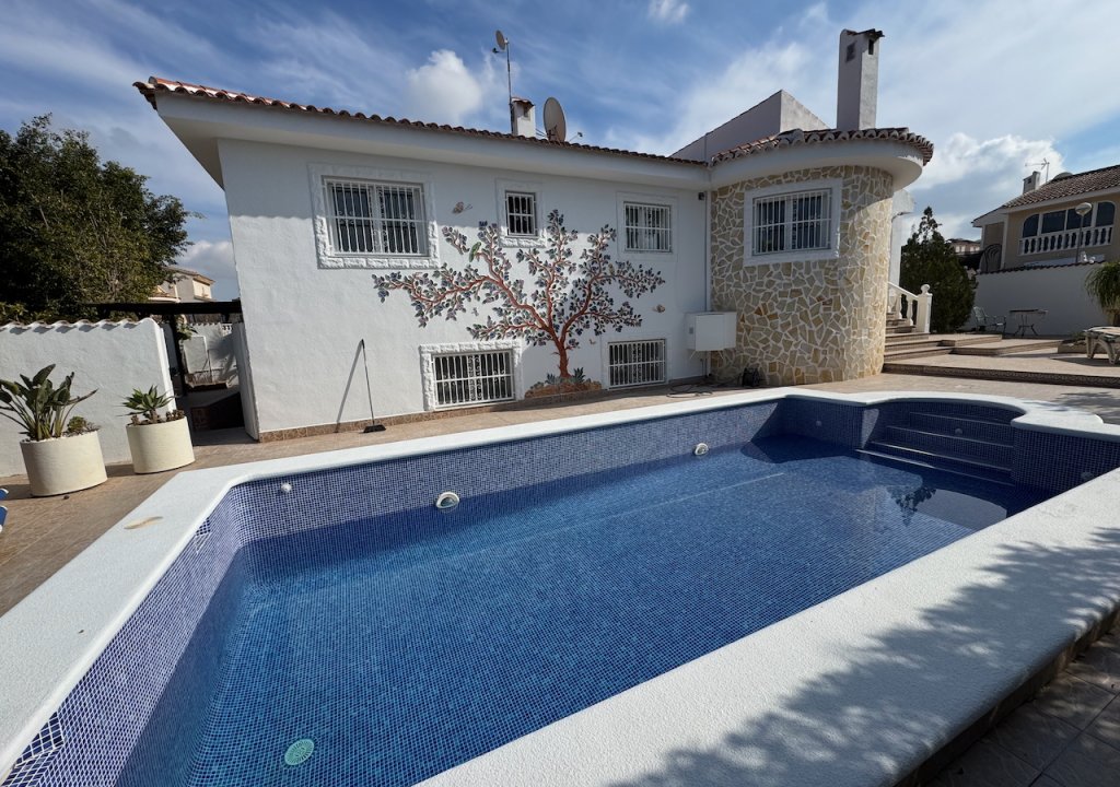 Resale - Villa - Benimar