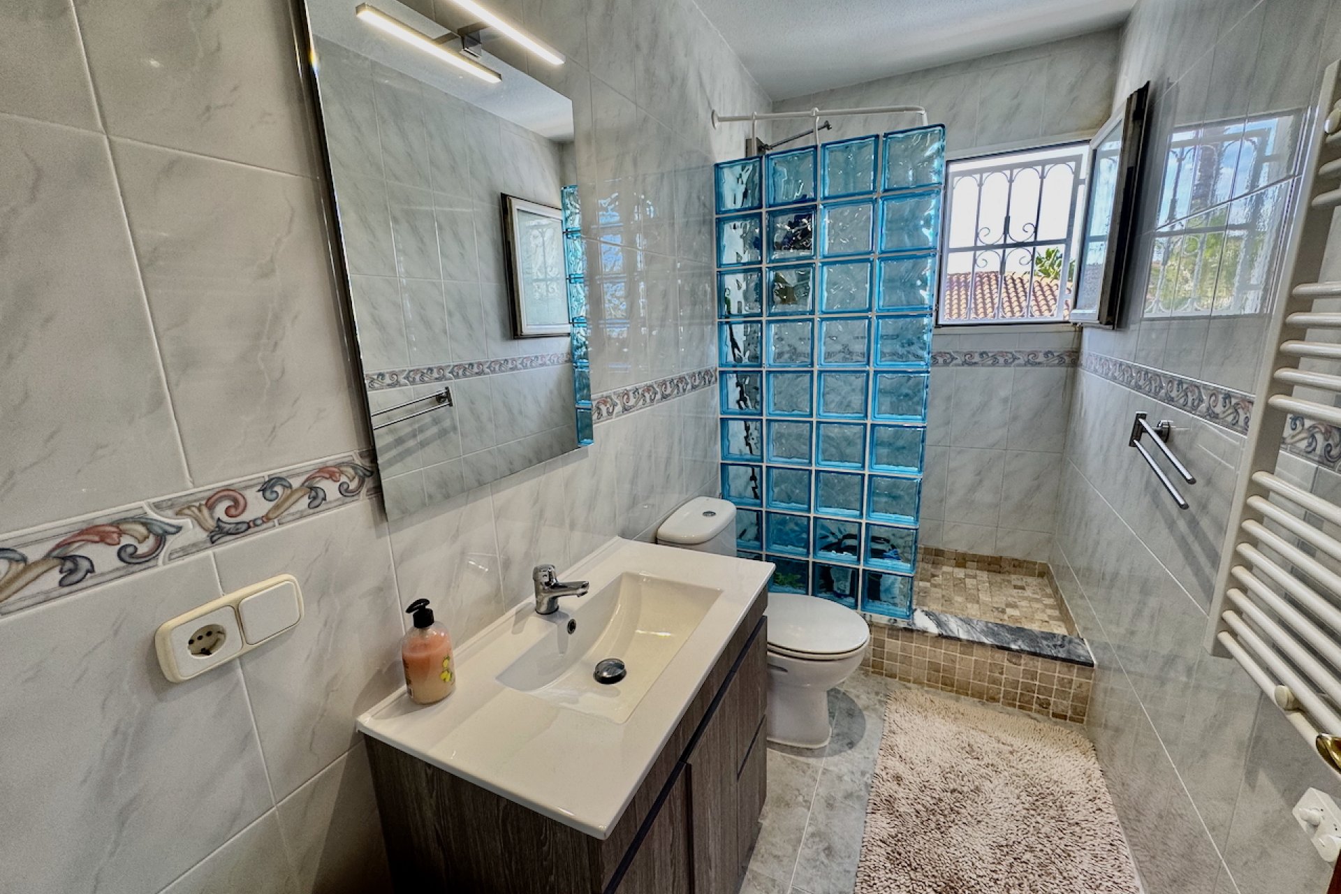 Resale - Villa - Benimar