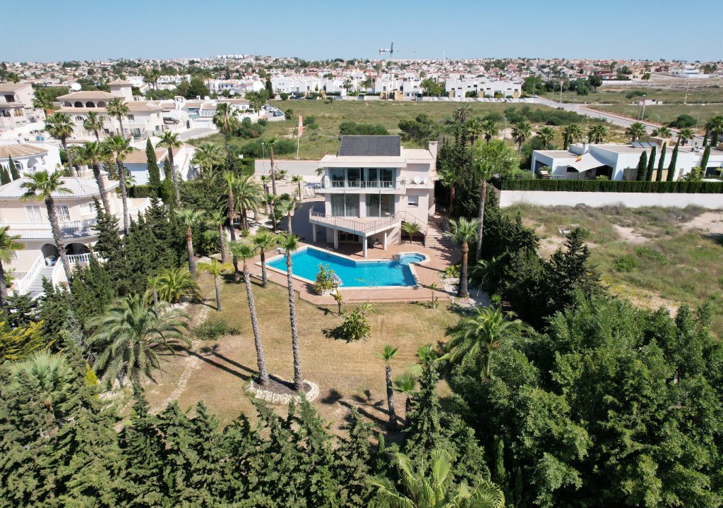 Resale - Villa - Ciudad Quesada - Pueblo Bravo