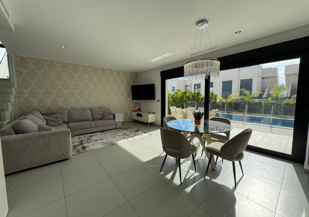 Resale - Villa - Ciudad Quesada - Pueblo Bravo