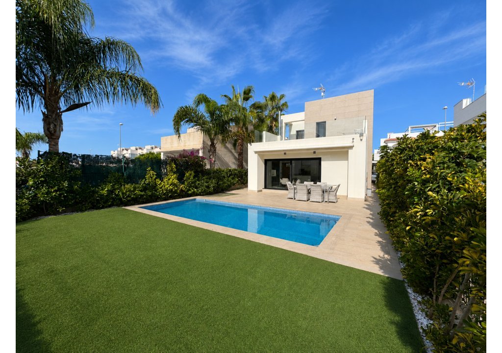 Resale - Villa - Ciudad Quesada - Pueblo Bravo