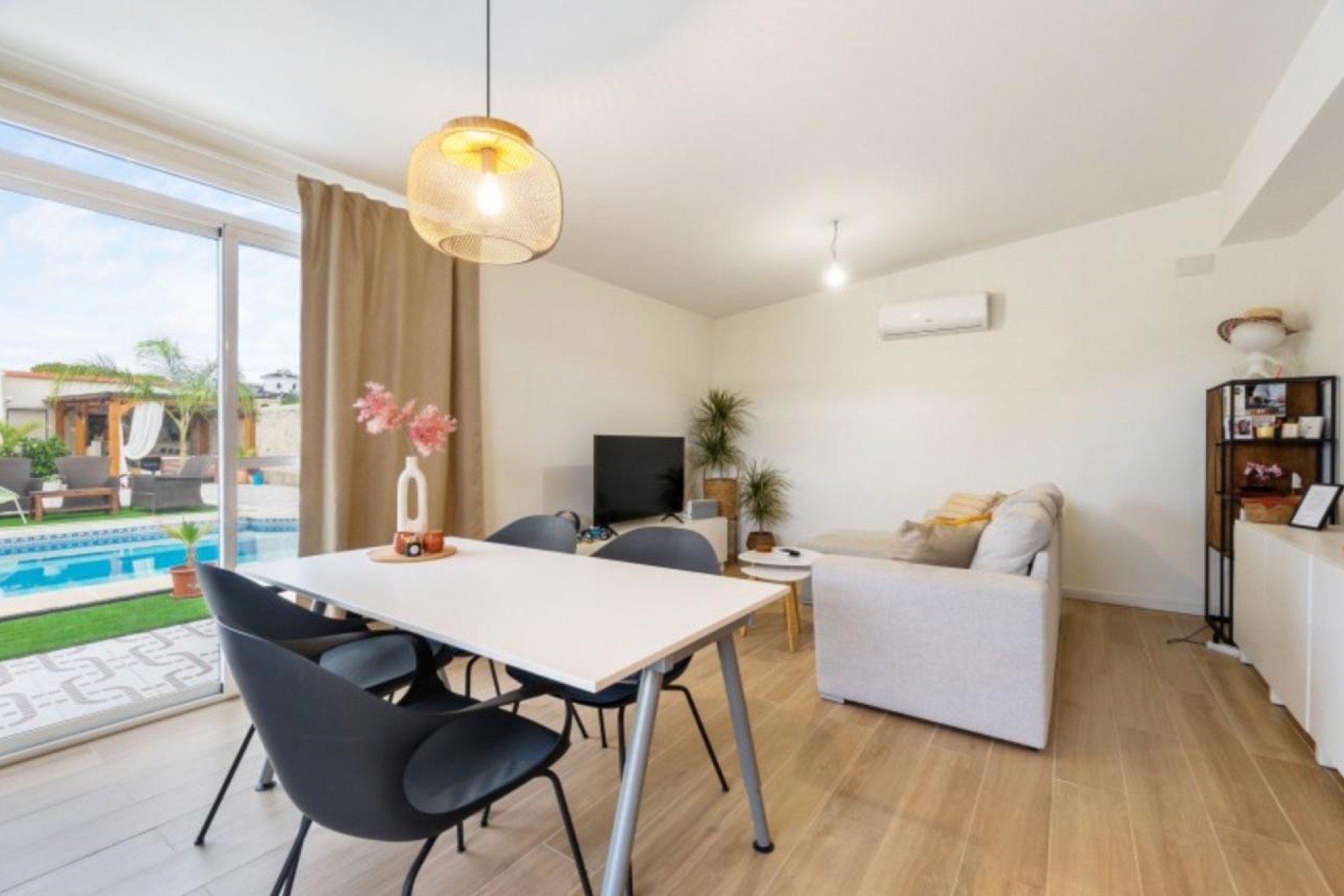 Resale - Villa / Detached - Ciudad Quesada - Quesada Center