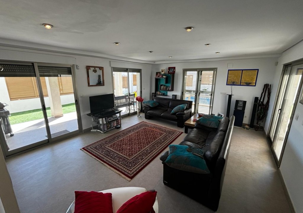 Resale - Villa Detached - Cox