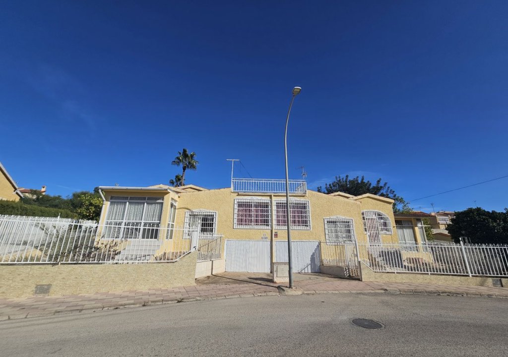 Resale - Villa - La Marina