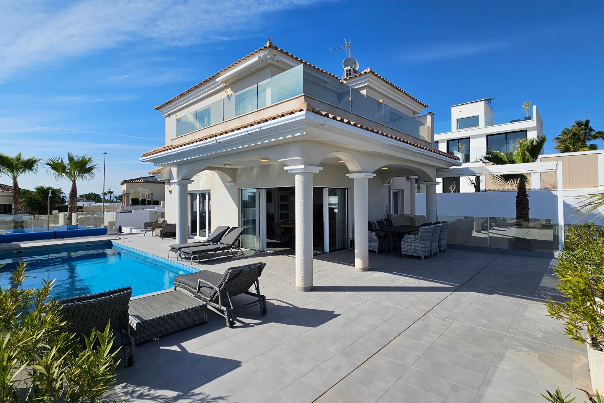 Resale - Villa - La Marina