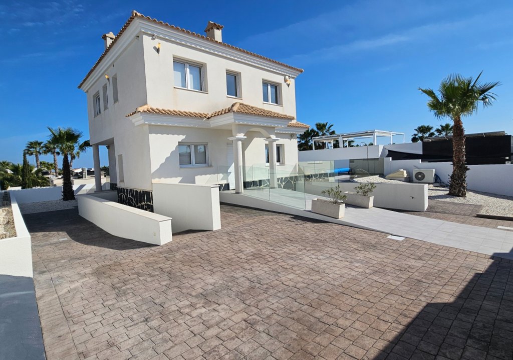 Resale - Villa - La Marina