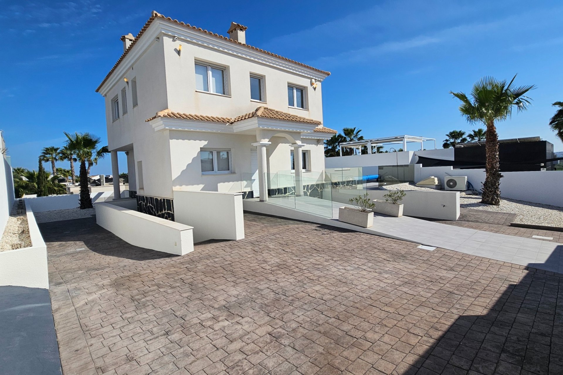 Resale - Villa - La Marina