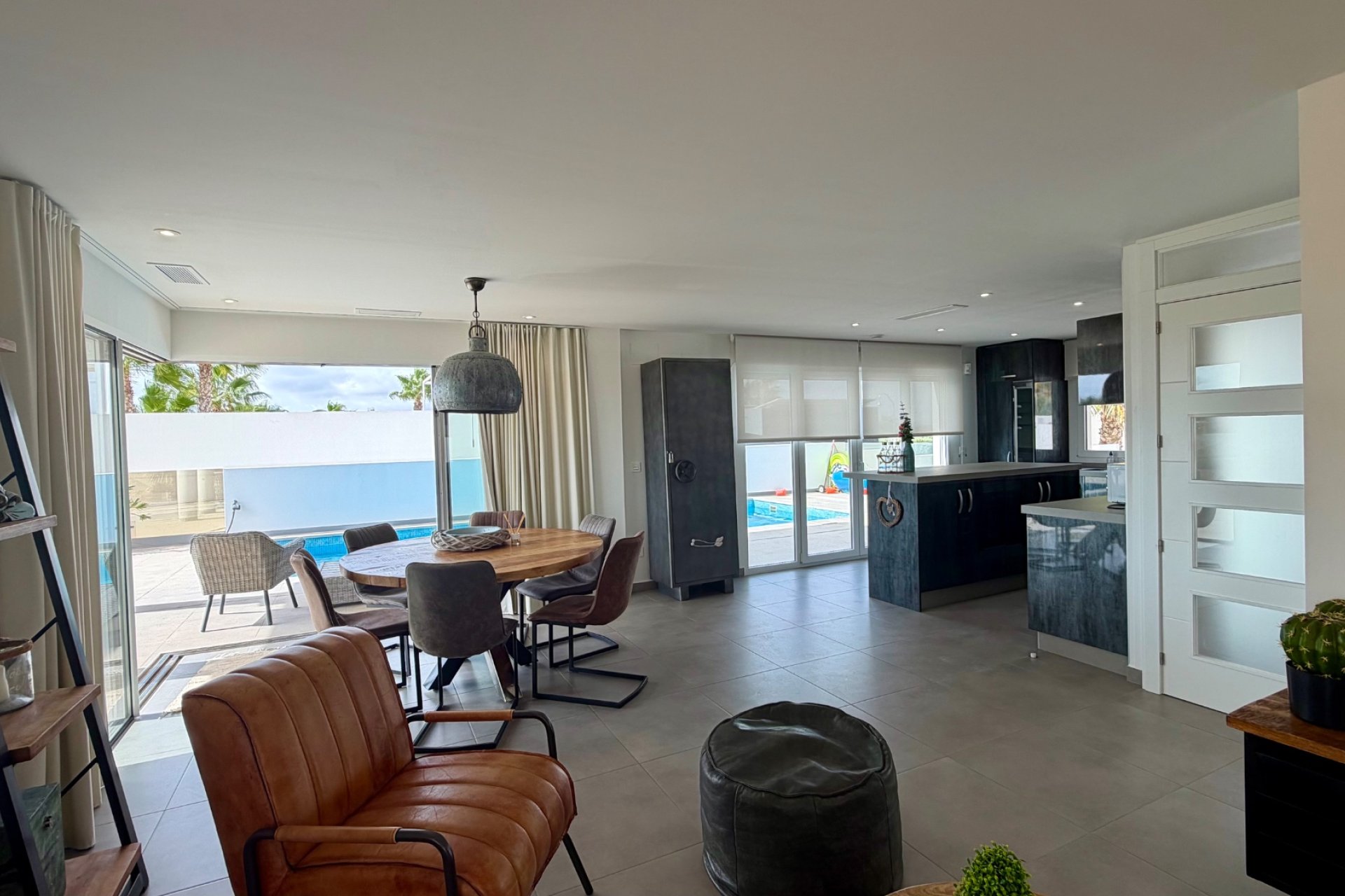 Resale - Villa - La Marina