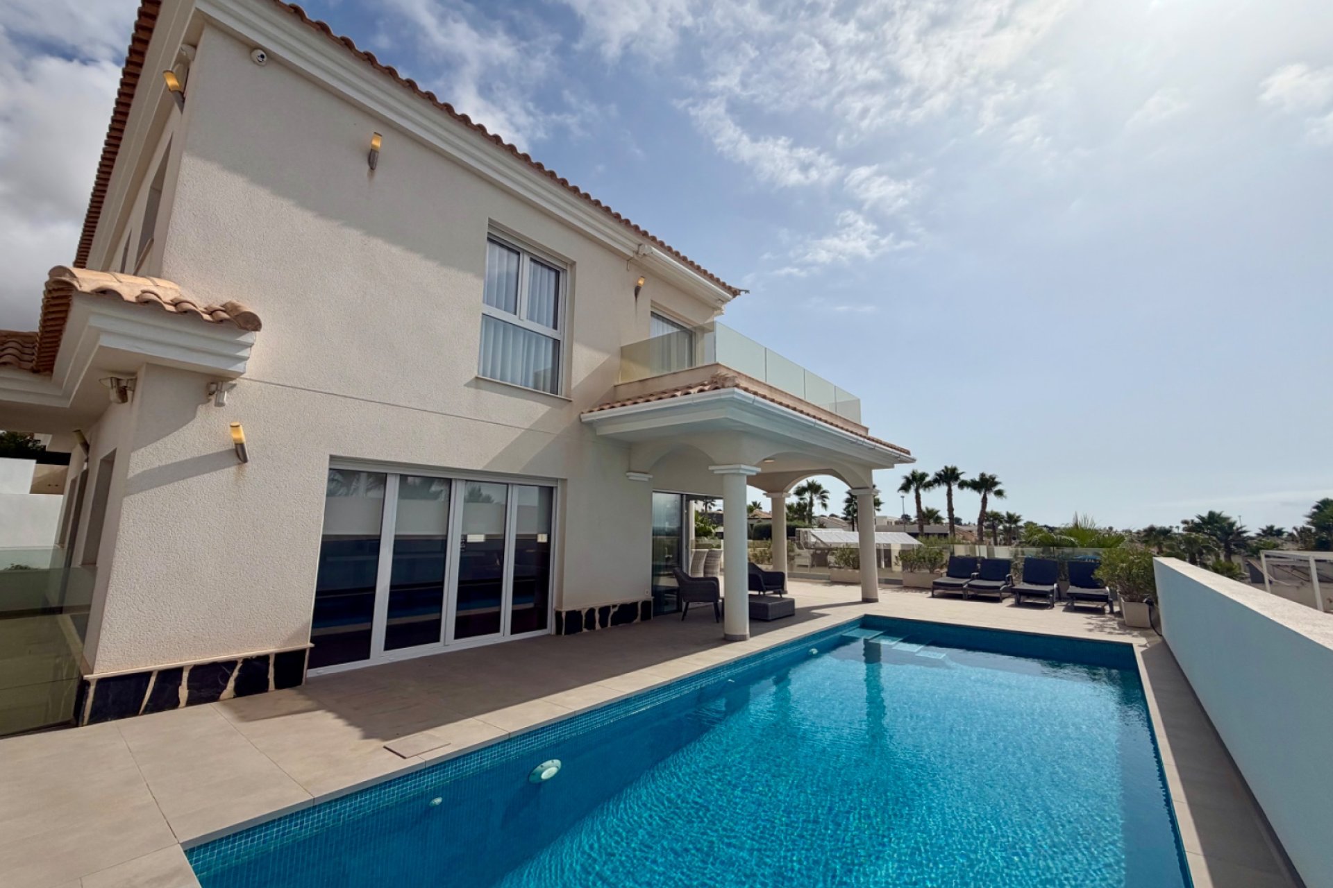 Resale - Villa - La Marina
