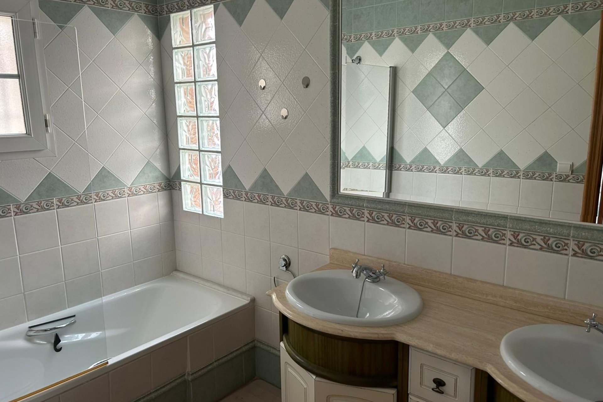 Resale - Villa - Villamartín - Los Dolses