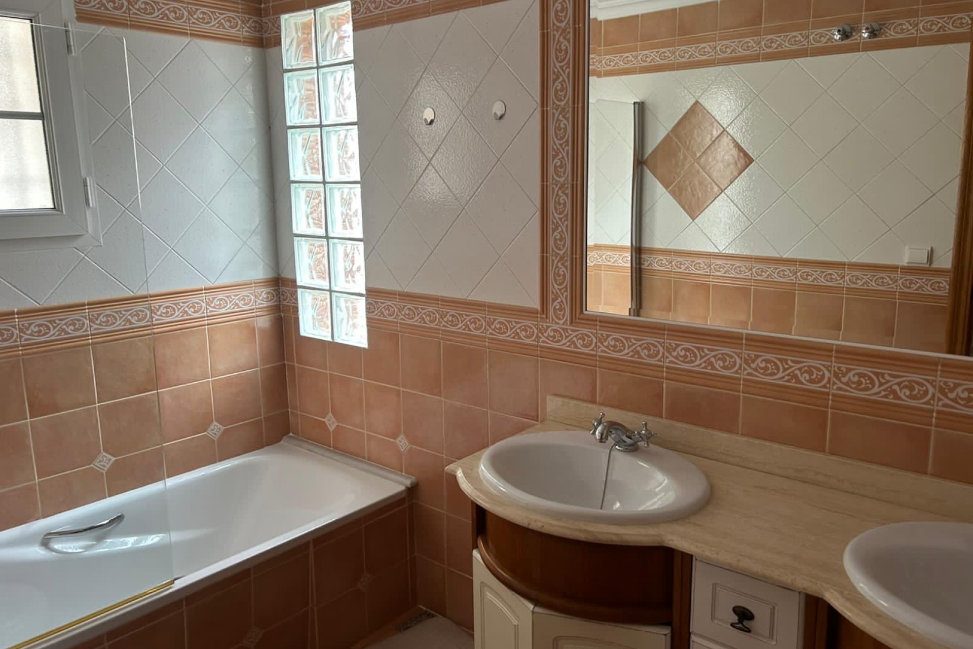 Resale - Villa - Villamartín - Los Dolses