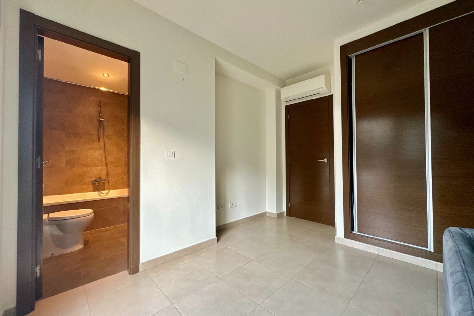 Reventa - Detached House / Villa - Cox - Cox - Country