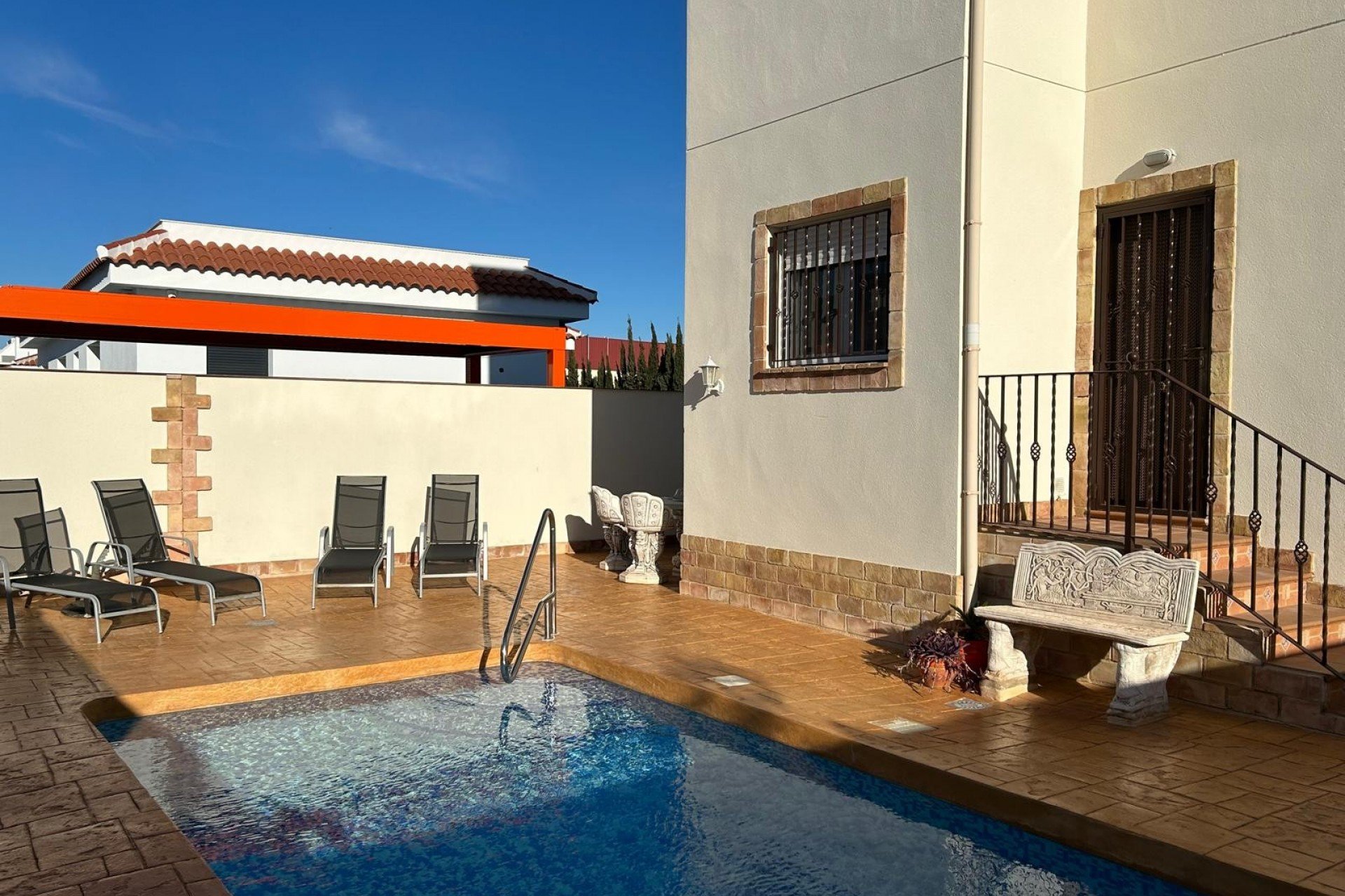 Reventa - Detached House / Villa - Daya Nueva