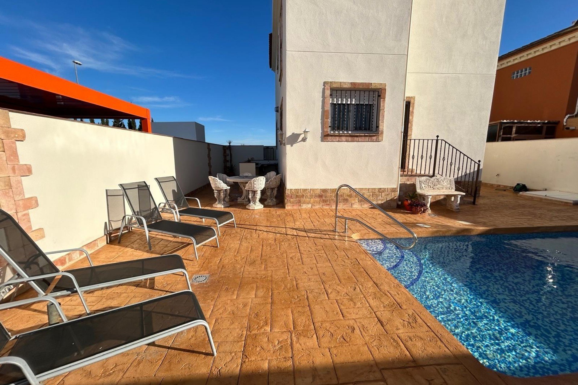 Reventa - Detached House / Villa - Daya Nueva