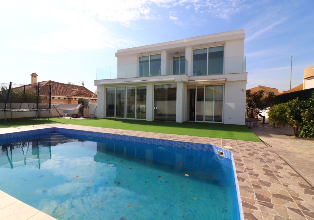 Reventa - Detached House / Villa - La Marina - La Marina - Urbanization