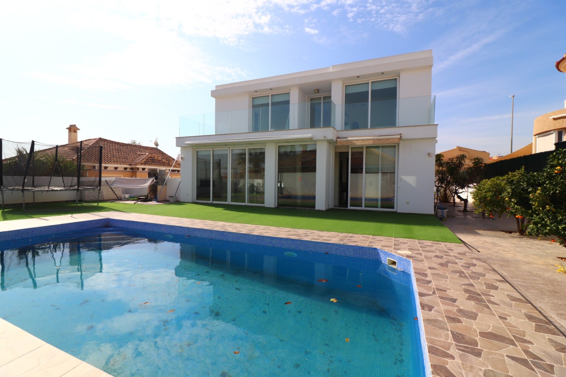 Reventa - Detached House / Villa - La Marina - La Marina - Urbanization