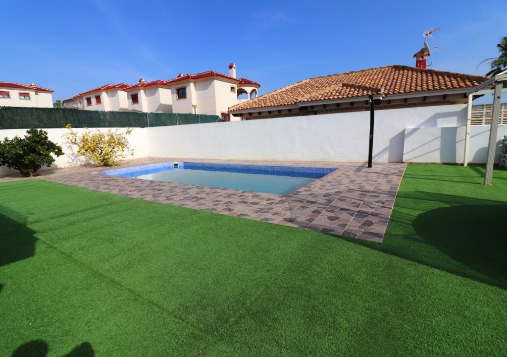 Reventa - Detached House / Villa - La Marina - La Marina - Urbanization