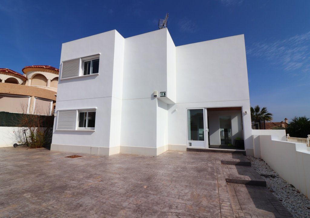 Reventa - Detached House / Villa - La Marina - La Marina - Urbanization