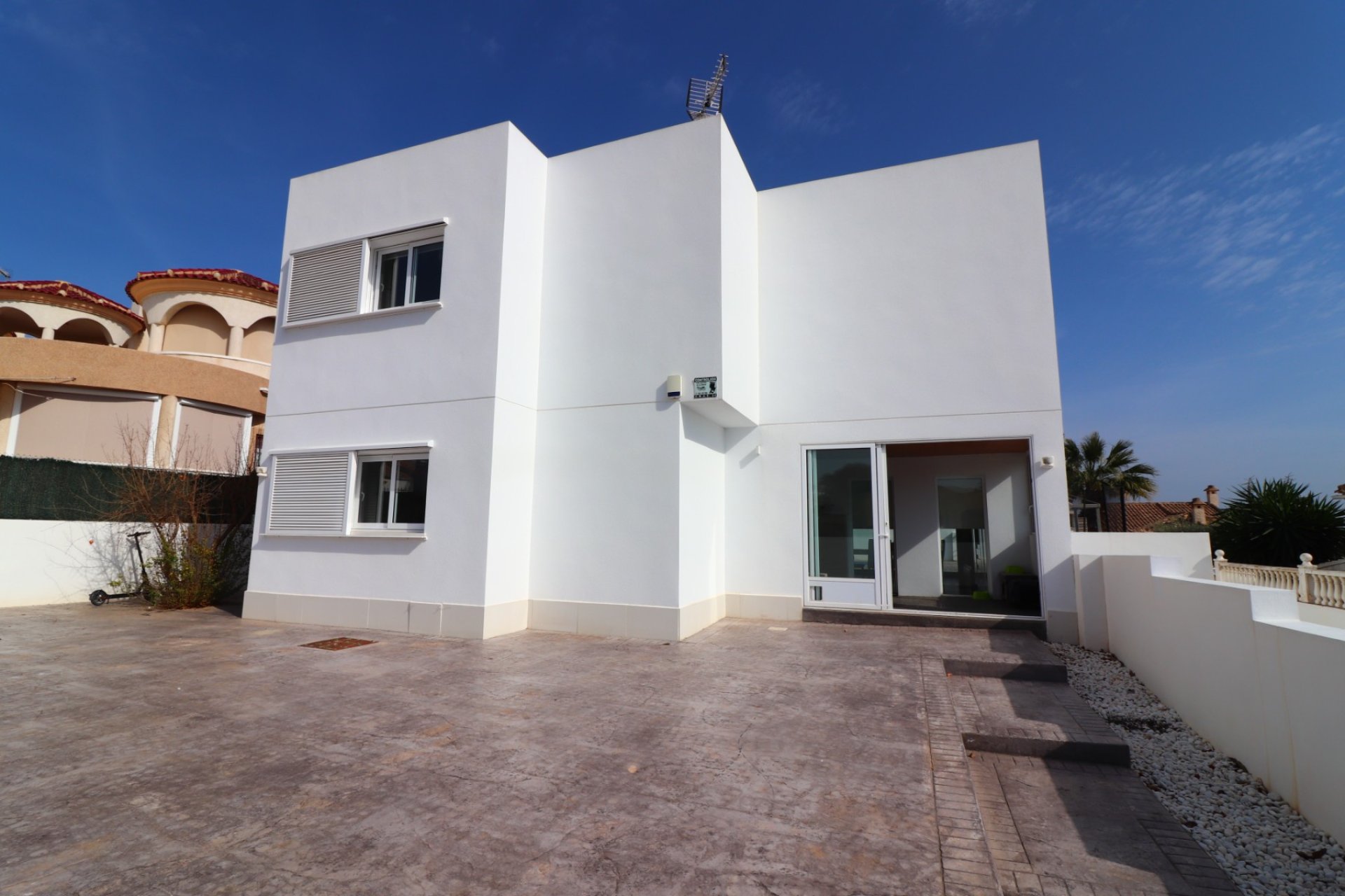 Reventa - Detached House / Villa - La Marina - La Marina - Urbanization