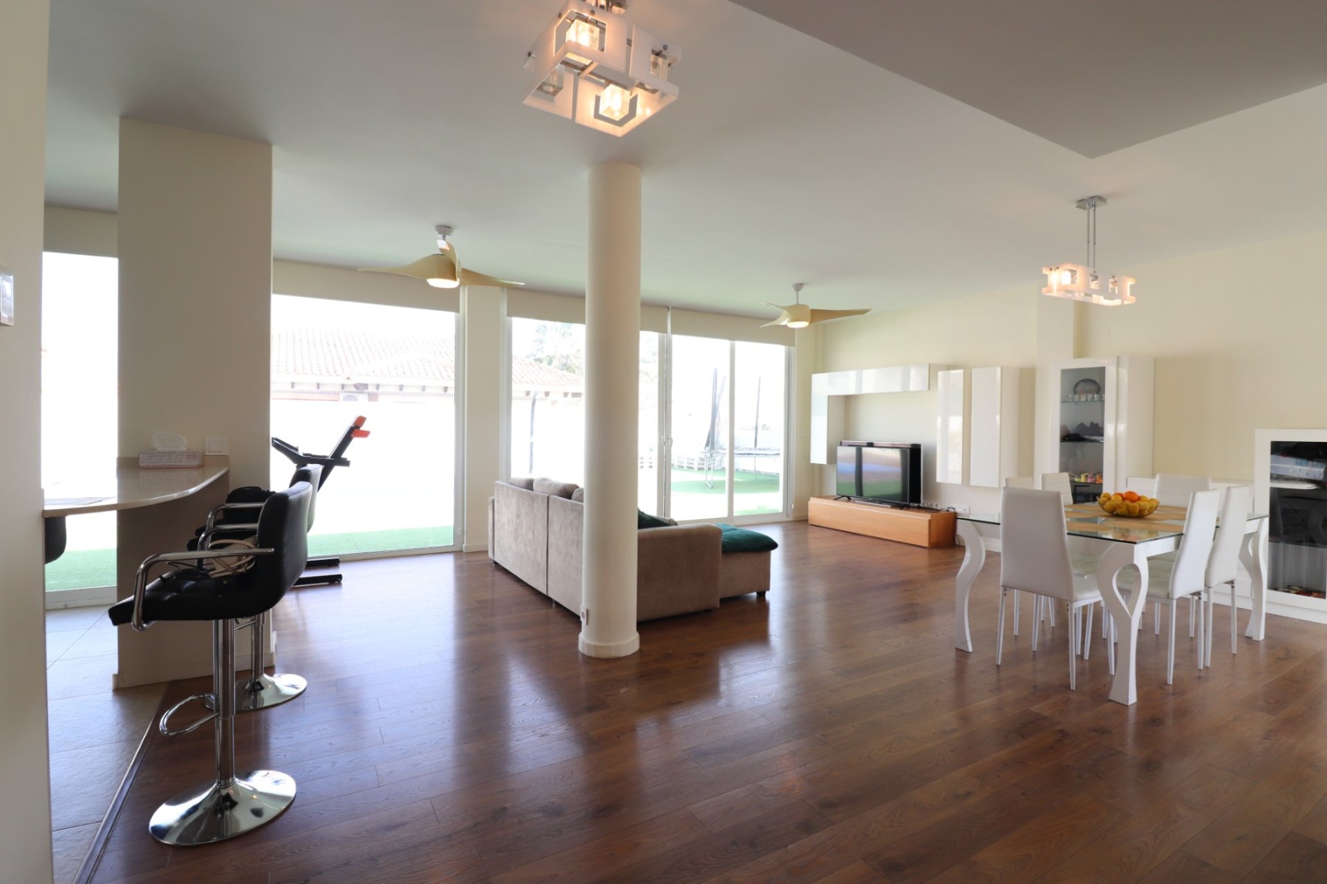 Reventa - Detached House / Villa - La Marina - La Marina - Urbanization