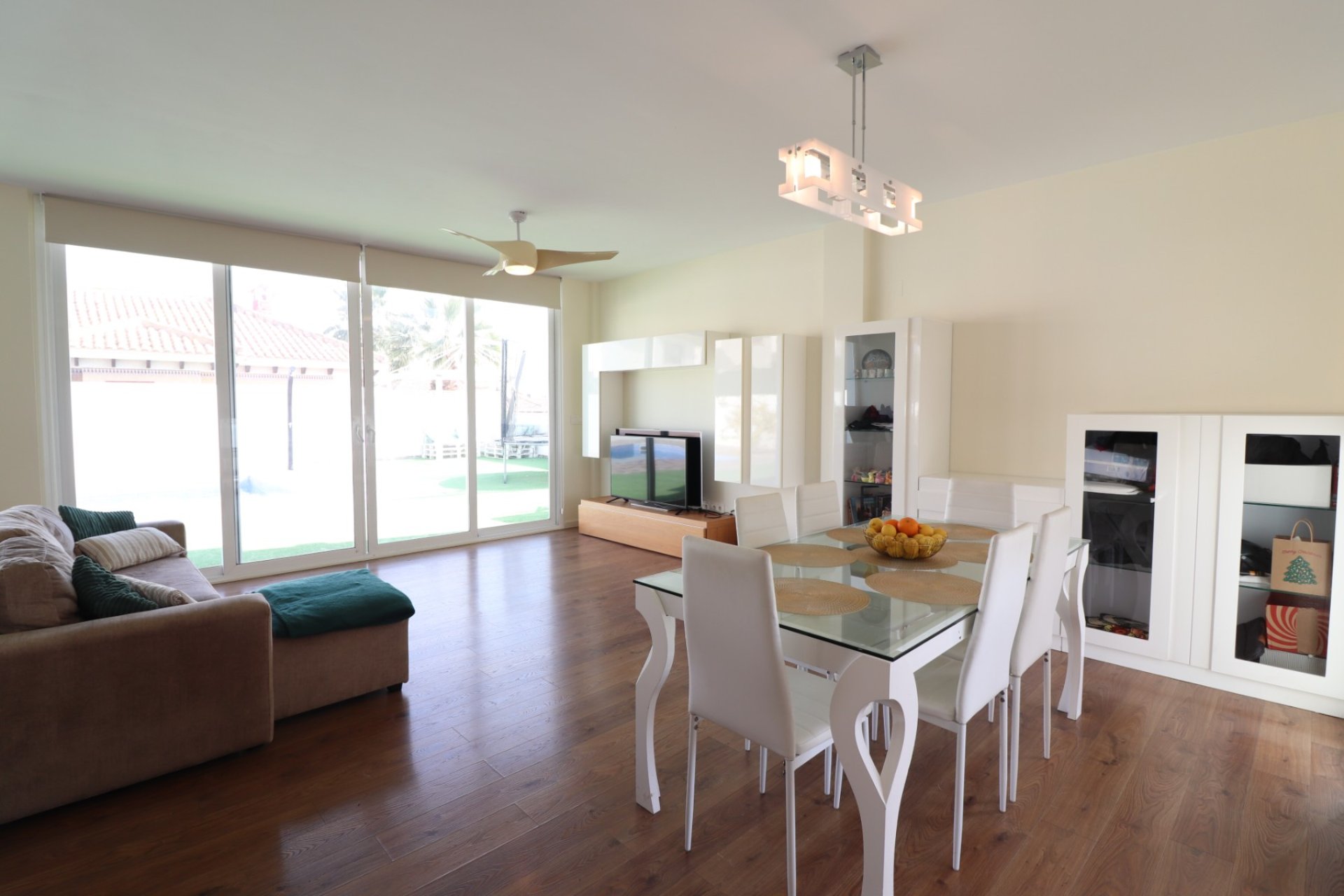 Reventa - Detached House / Villa - La Marina - La Marina - Urbanization