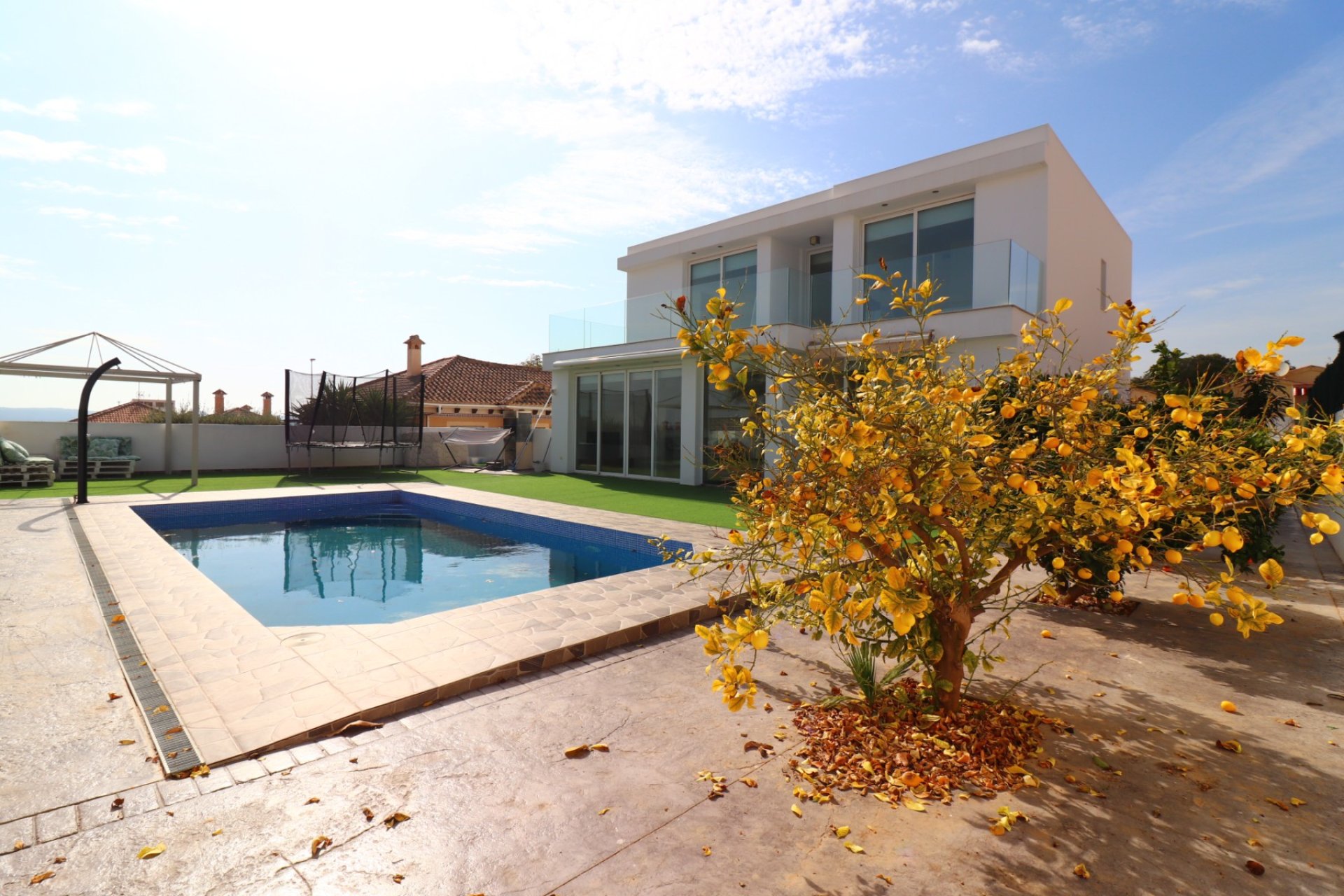 Reventa - Detached House / Villa - La Marina - La Marina - Urbanization