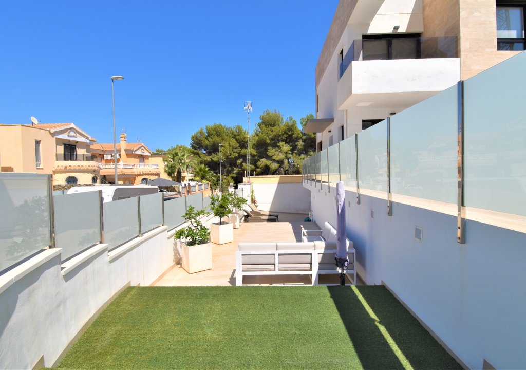 Reventa - Detached House / Villa - Orihuela Costa - Villamartin
