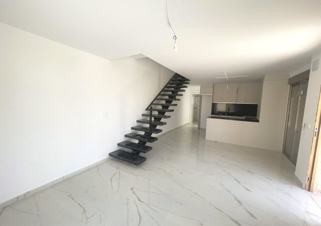 Reventa - Semi Detached - Daya Nueva