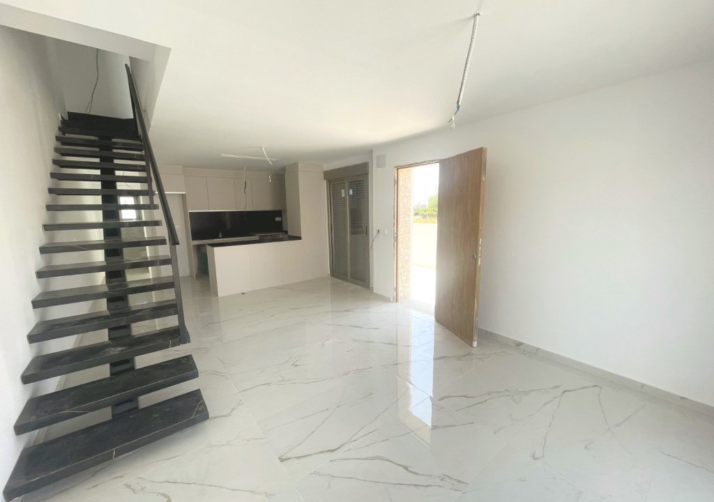 Reventa - Semi Detached - Daya Nueva
