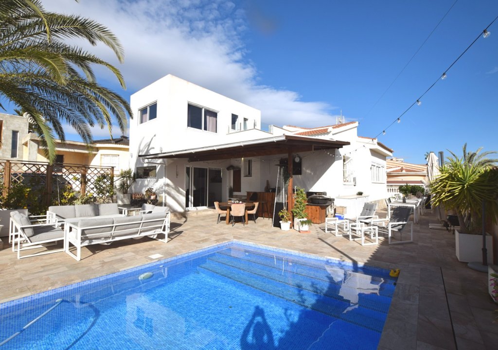 Reventa - Villa - Ciudad Quesada - Central Quesada