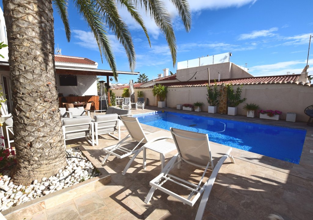 Reventa - Villa - Ciudad Quesada - Central Quesada