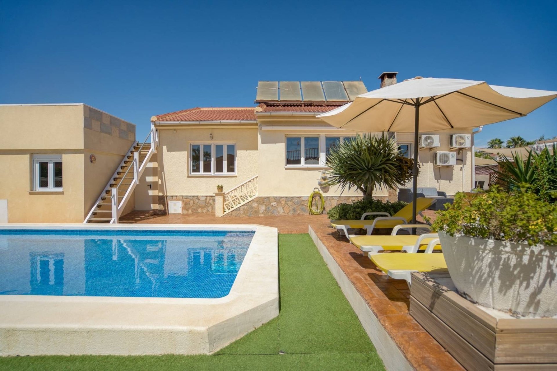 Reventa - Villa - Ciudad Quesada - Central Quesada