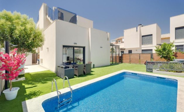 Villa - Resale - Torrevieja - Torrevieja