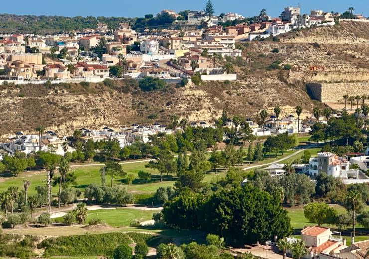 ¿Qué puedes comprar realmente con tu presupuesto en la Costa Blanca?