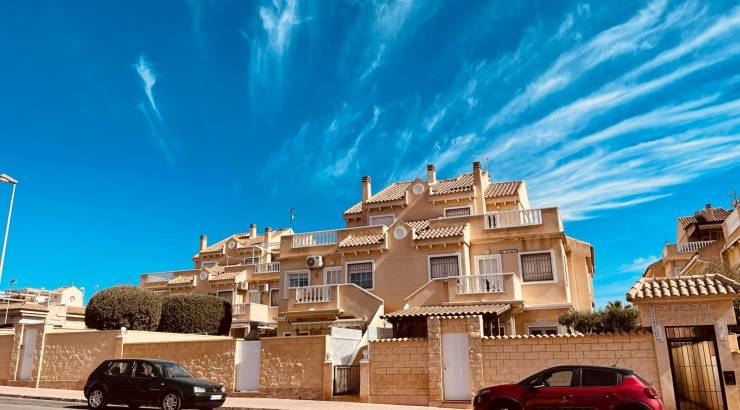 Why Estate Agents in Orihuela Costa and Torrevieja Saw Strong Buyer Interest Across Costa Blanca in 2025