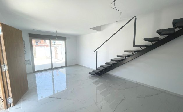 Reventa - Semi Detached - Daya Nueva