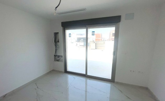 Reventa - Semi Detached - Daya Nueva