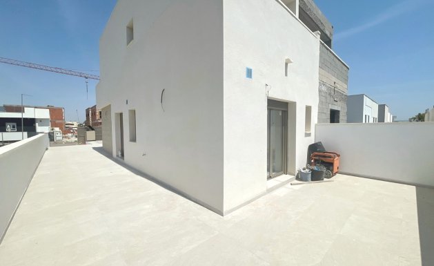 Reventa - Semi Detached - Daya Nueva