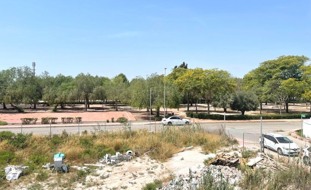 Reventa - Semi Detached - Daya Nueva