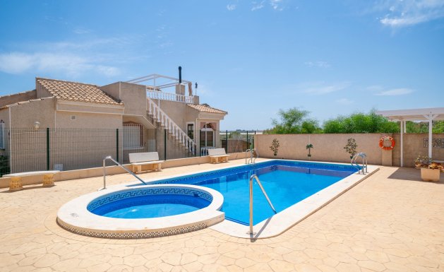 Resale - Villa - Algorfa