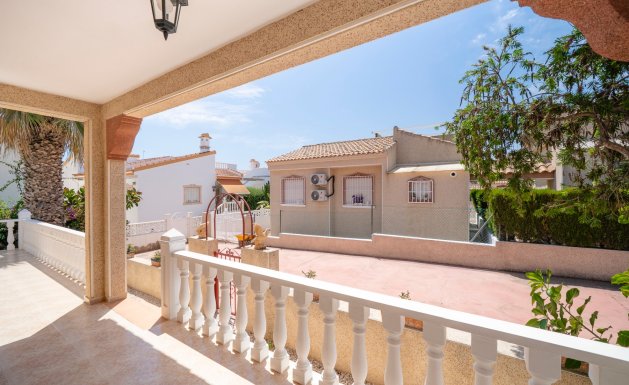 Resale - Villa - Algorfa