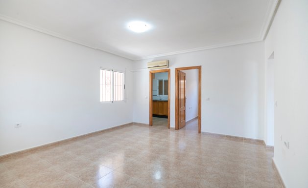 Resale - Villa - Algorfa