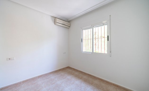 Resale - Villa - Algorfa