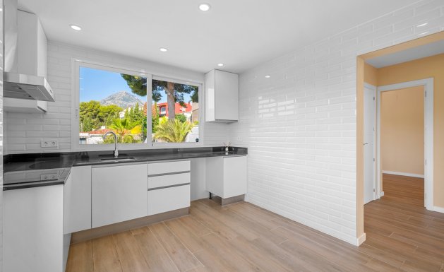 Resale - Villa - Alicante - La Nucía