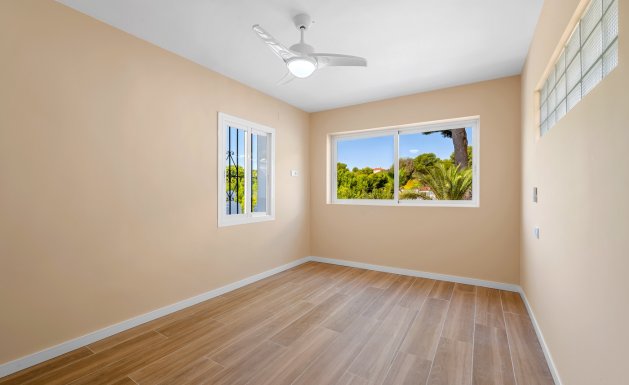 Resale - Villa - Alicante - La Nucía