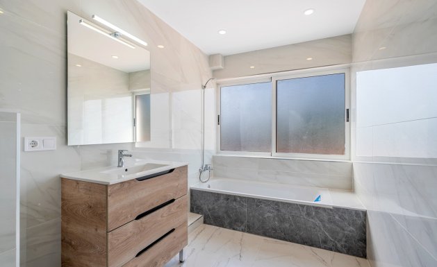 Resale - Villa - Alicante - La Nucía