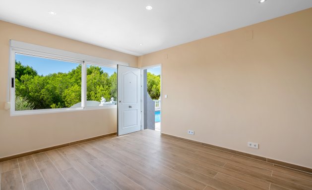 Resale - Villa - Alicante - La Nucía