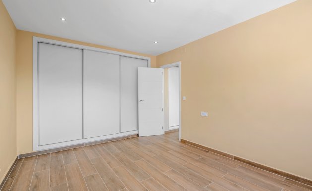 Resale - Villa - Alicante - La Nucía