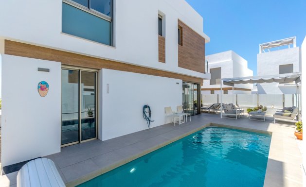 Resale - Villa - Orihuela Costa - Villamartín